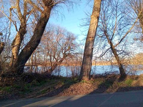 участок по адресу Різдвяна