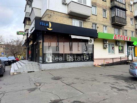 комерційна за адресою Будівельників вул., 8