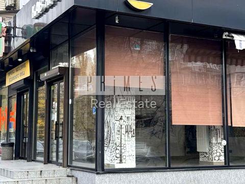 комерційна за адресою Будівельників вул., 8