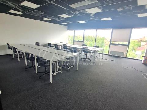 комерційна за адресою Вадима Гетьмана вул., 1-А