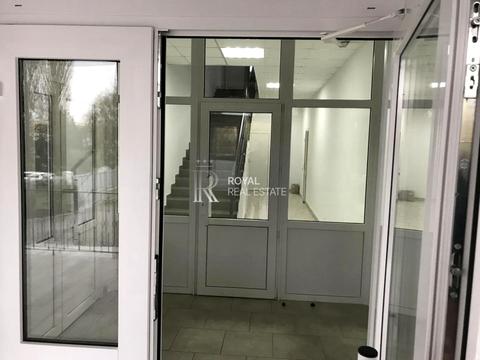 комерційна за адресою Лауреатська вул., 8