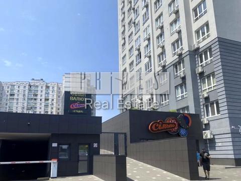 комерційна за адресою Київ, Драгоманова вул., 10