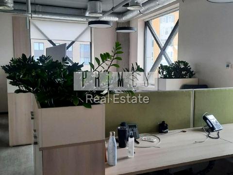 комерційна за адресою Велика Васильківська вул. (Червоноармійська), 100