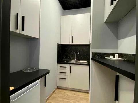 комерційна за адресою Євгена Коновальця вул. (Щорса), 36-Е