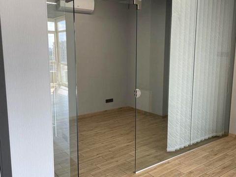 комерційна за адресою Євгена Коновальця вул. (Щорса), 36-Е