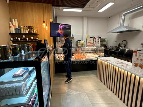 комерційна за адресою Дніпровська набережна вул., 16-Д