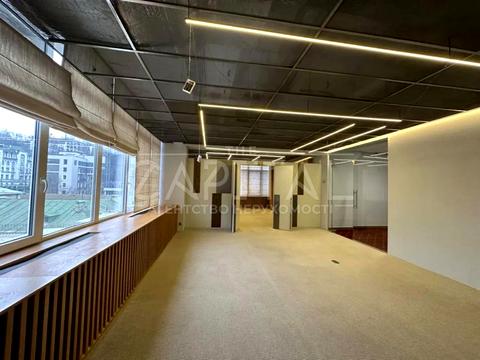 комерційна за адресою Верхній Вал вул., 40-В