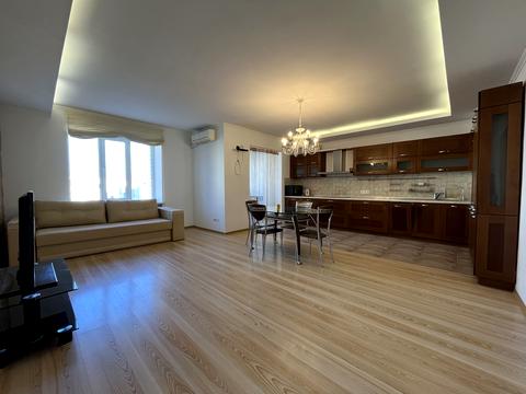 квартира за адресою Анни Ахматової вул., 31