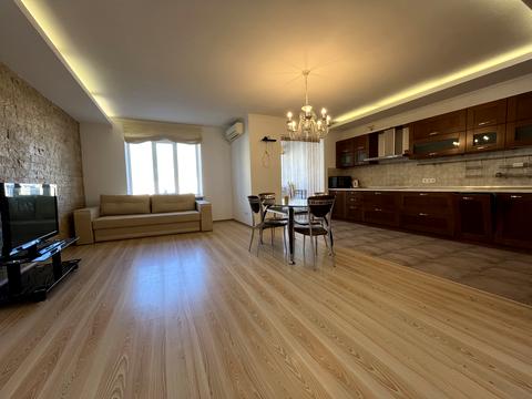 квартира за адресою Анни Ахматової вул., 31