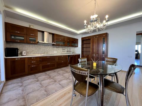 квартира за адресою Анни Ахматової вул., 31