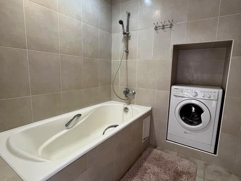 квартира за адресою Анни Ахматової вул., 31