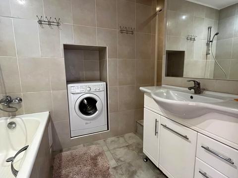 квартира за адресою Анни Ахматової вул., 31