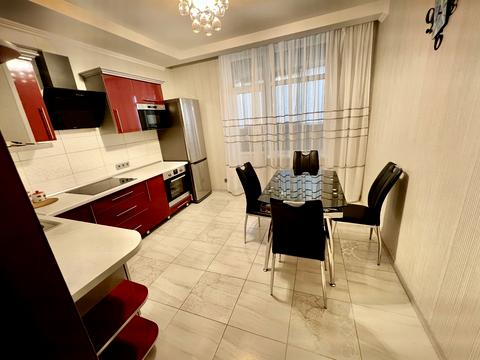 квартира за адресою Авіаконструктора Ігоря Сікорського вул. (Танкова), 4-В