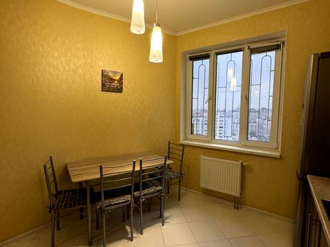 квартира за адресою Київ, Драгоманова вул., 6/1