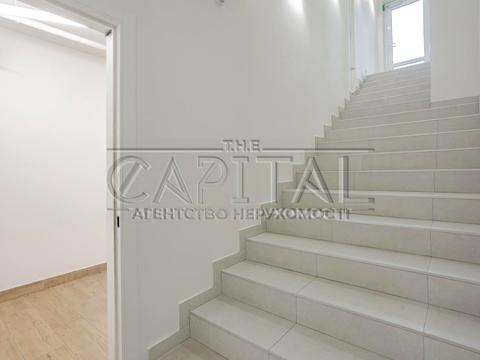 комерційна за адресою Київ, Дніпровська набережна вул., 18-Б