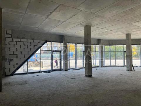 комерційна за адресою Леоніда Каденюка просп. (Юрія Гагаріна), 3