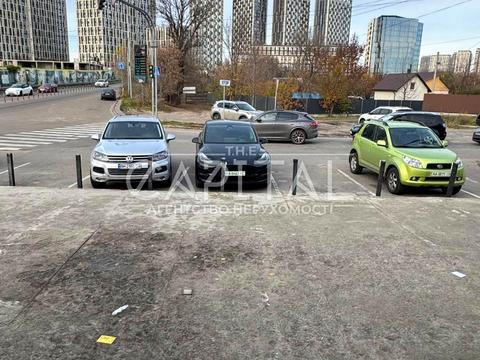 комерційна за адресою Центральна вул., 12