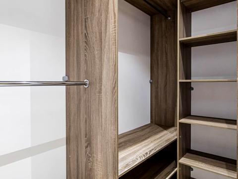 комерційна за адресою Василя Тютюнника вул. (Анрі Барбюса), 12