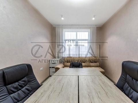 комерційна за адресою Василя Тютюнника вул. (Анрі Барбюса), 12