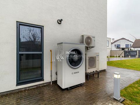 комерційна за адресою Юрія Іллєнка вул. (Мельникова), 51-Б