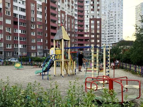 квартира за адресою Софії Русової вул., 1-Б