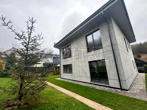 будинок за адресою с. Лісники, Стежки вул.