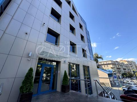 комерційна за адресою Шовковична вул., 42-44