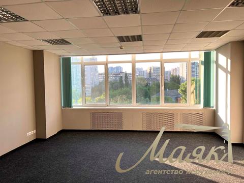 комерційна за адресою Голосіївська вул., 17