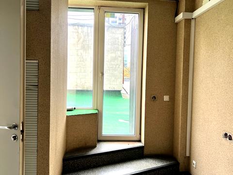 комерційна за адресою Дмитрівська вул., 18