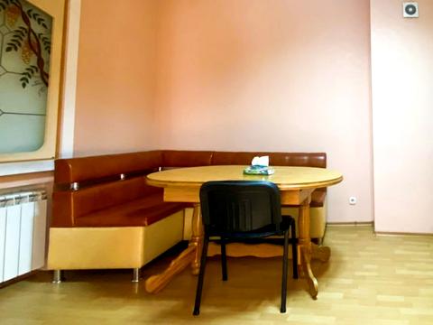 комерційна за адресою Королеви Єлизавети ІІ вул. (Глинки), 1