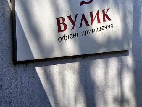 коммерческая по адресу Защитников Украины пл. (Восстания), 7/8