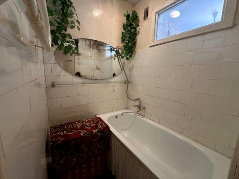 квартира за адресою Космонавтів просп., 43