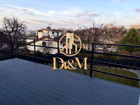 будинок за адресою Листопадна вул.