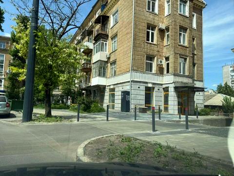 комерційна за адресою Соборна пл. (Жовтнева), 7