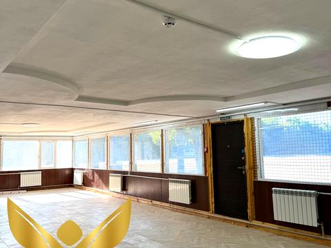 комерційна за адресою Холодноярська вул. (Московська), 100