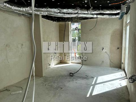 комерційна за адресою Салютна вул., 2-Б