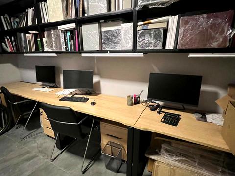 комерційна за адресою Дніпровська набережна вул., 16-Г