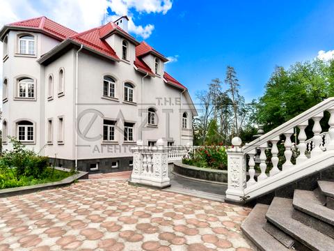 комерційна за адресою Патріарха Володимира Романюка вул. (Жовтнева), 2Б