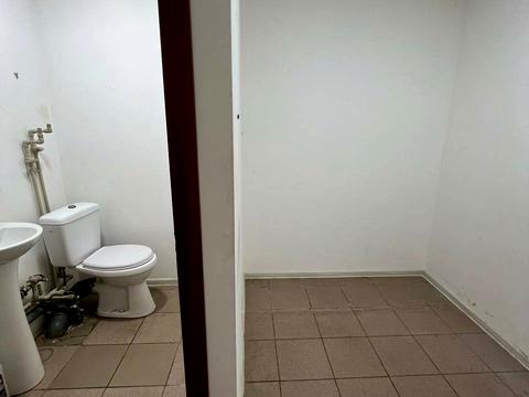 комерційна за адресою Нескорених вул., 21/321а