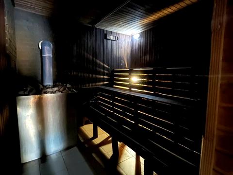 комерційна за адресою Будапештська, 4