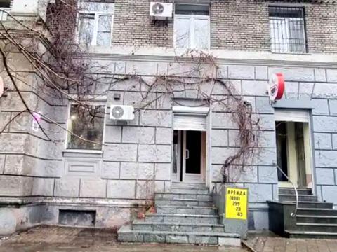 комерційна за адресою Дмитра Яворницького просп. (Карла Маркса), 82