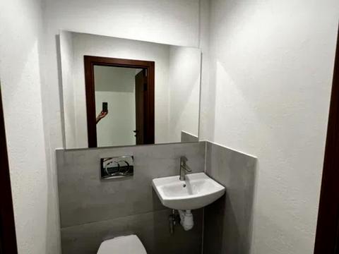 комерційна за адресою Межигірська вул., 87-А