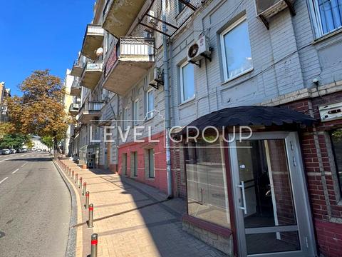 комерційна за адресою Михайлівська вул., 18