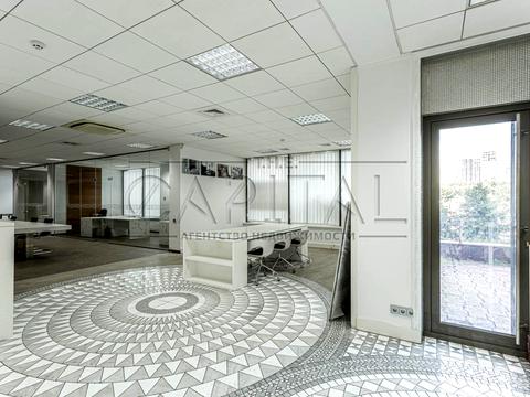 комерційна за адресою Саперно-Слобідська вул., 22