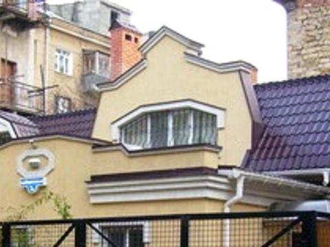 комерційна за адресою Пироговська вул., 3а