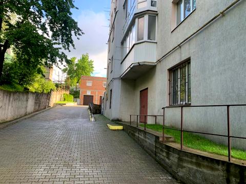 коммерческая по адресу Тернопільська ул., 12а