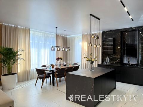 будинок за адресою Квітнева вул.