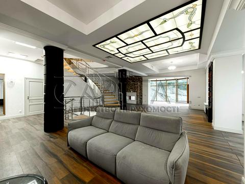 будинок за адресою вул. Локомотивна