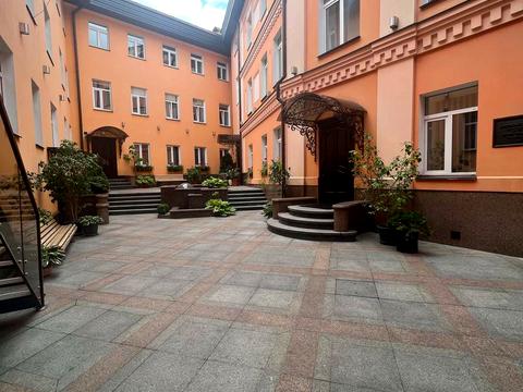 комерційна за адресою Ігорівська вул., 1/8
