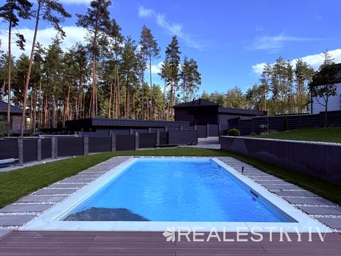 будинок за адресою Квітнева вул.